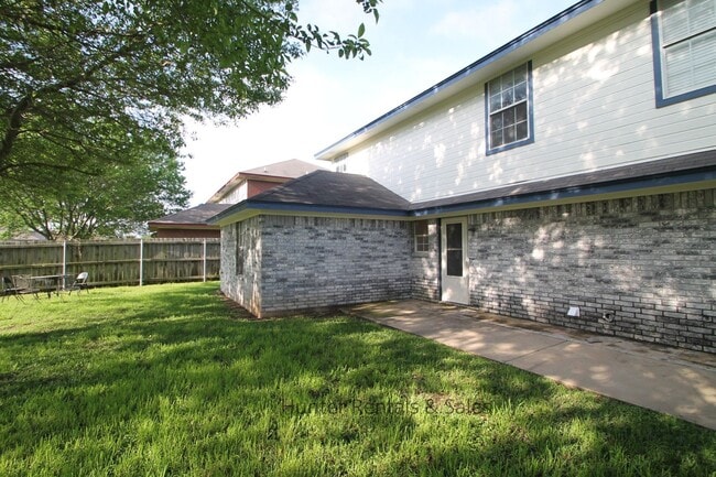 Building Photo - Fall Move!