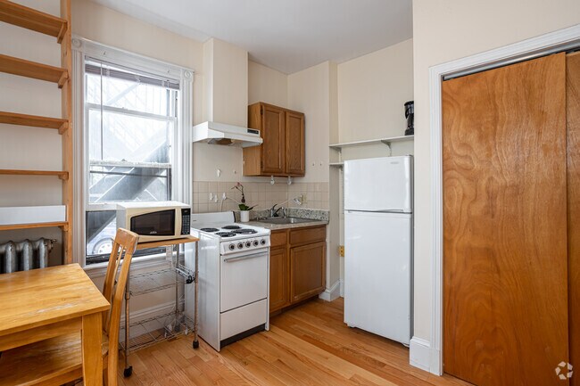 Furnished Studio - 61 Fayette Street