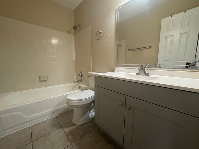 Building Photo - 3/2 in Marchwood !