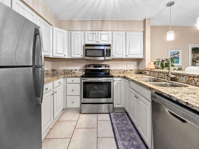 Building Photo - Modern Condo Living by Mirror Lake – Downtown St. Pete! 2bed | 2bath