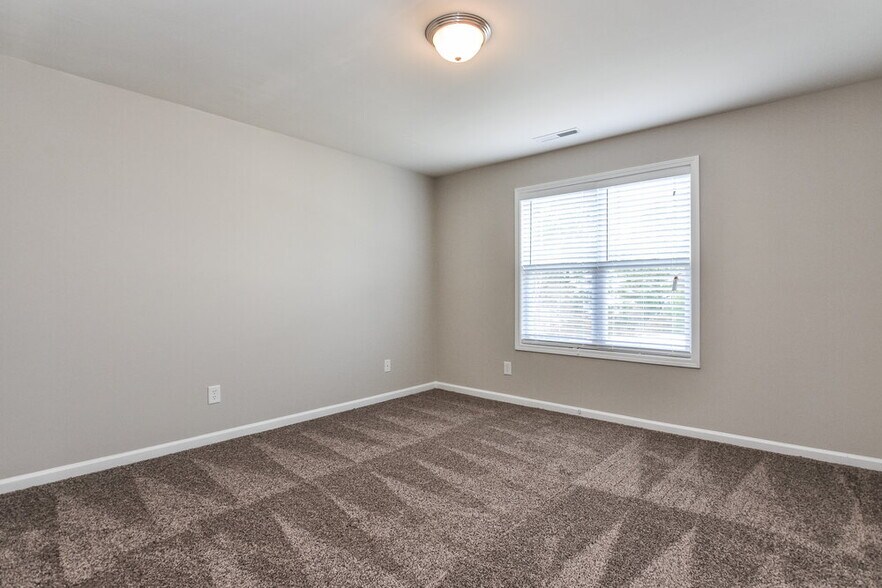 Building Photo - 16 Hollyridge Ct