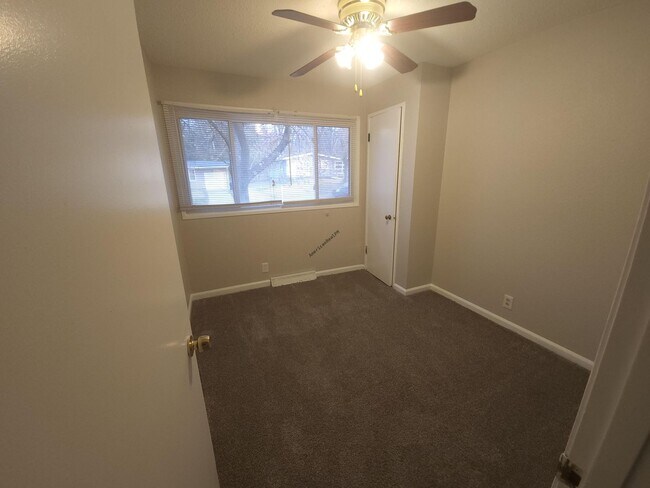 Building Photo - Charming & Comfortable Home in North County St. Louis