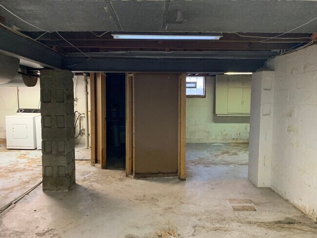 Building Photo - Great Home in South Broad Ripple!
