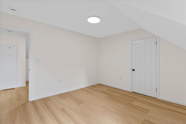 Building Photo - 590 Whitney Ave