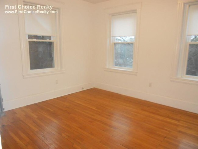 Building Photo - 120 Warren St