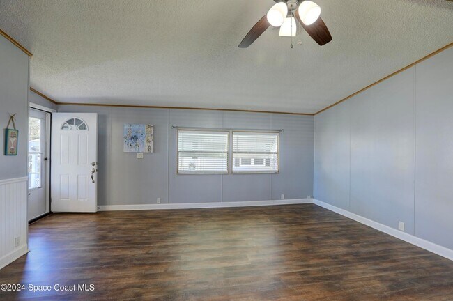 Building Photo - 561 Dolphin Cir