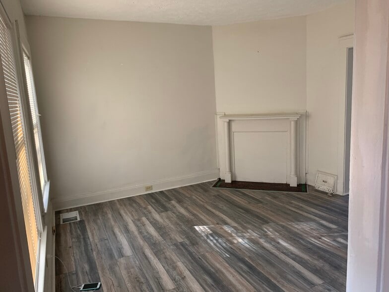 Building Photo - 3422 Daisy Ave