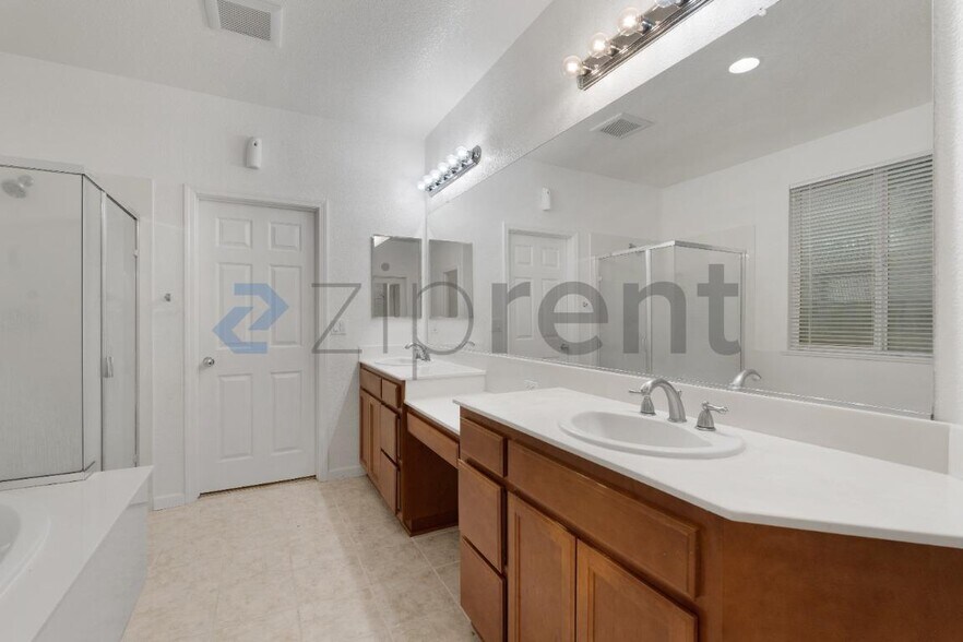 Building Photo - 6704 Camacha Way