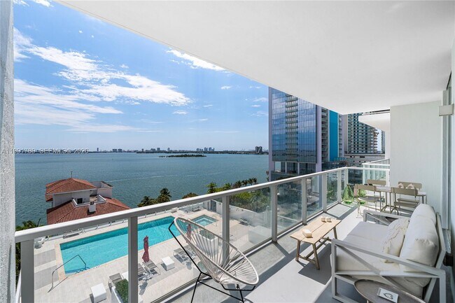 Building Photo - 601 NE 27th St