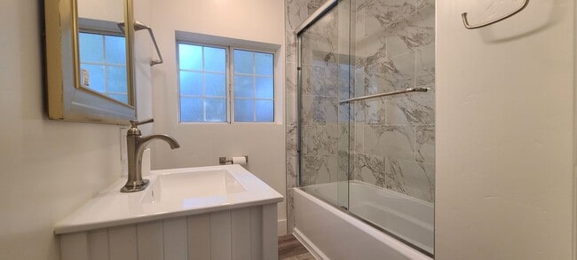 Building Photo - 1402 Clara Ln