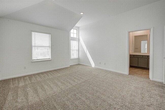 Building Photo - 207 Club Crest Ln