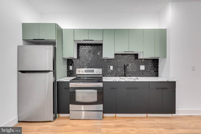 Building Photo - 713 S 55th St