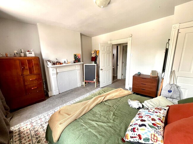 Building Photo - Pittsburgh - 2 Bedroom 1 Bathroom - Spacio...
