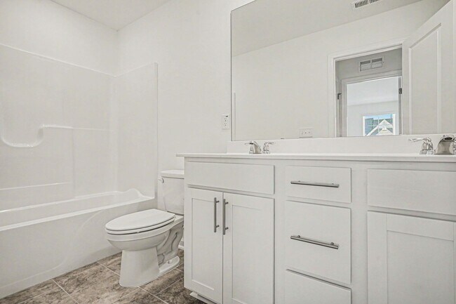 Building Photo - Brand-New Townhome Living in Raleigh!