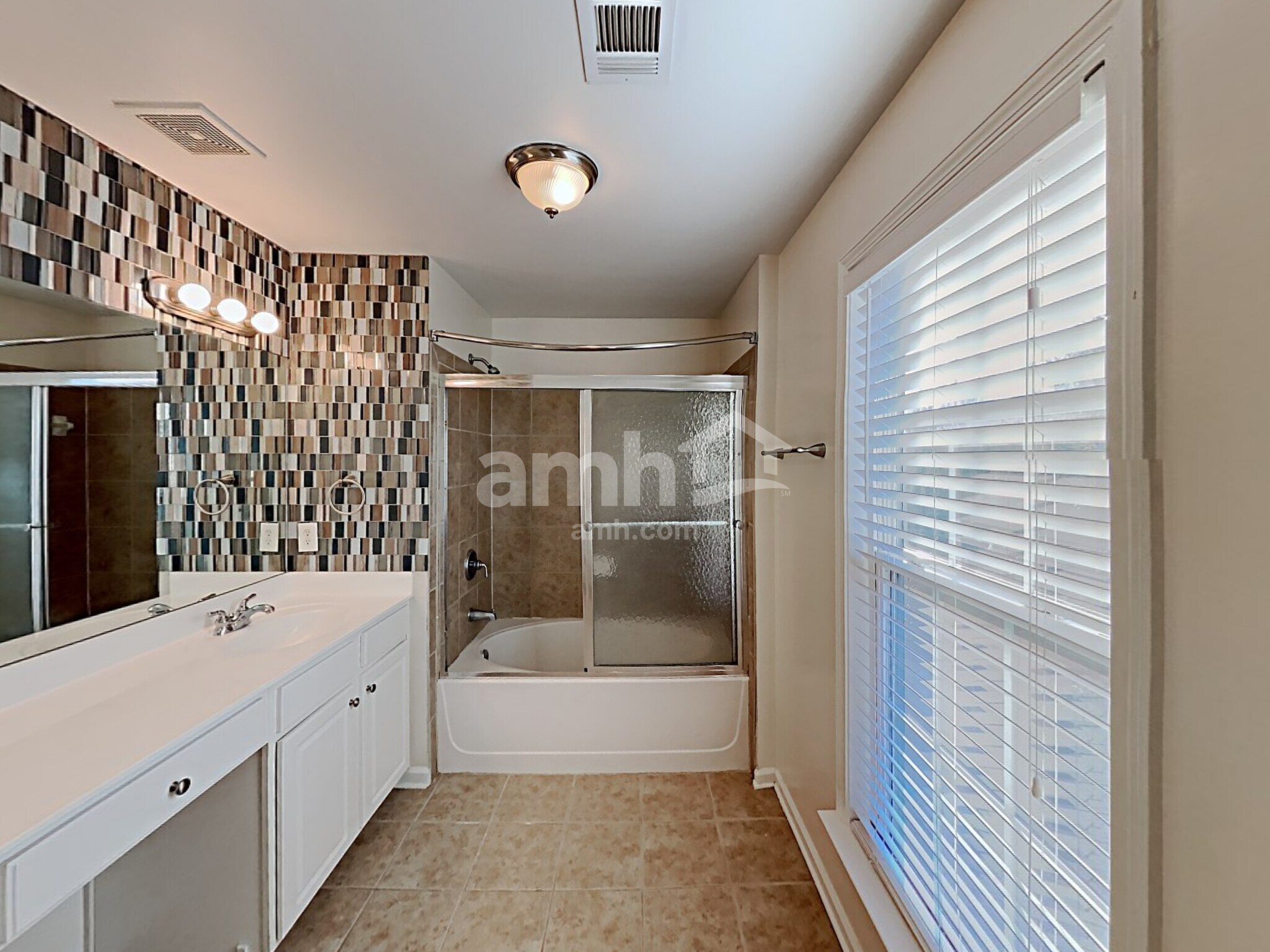 Building Photo - 325 Balaban Cir