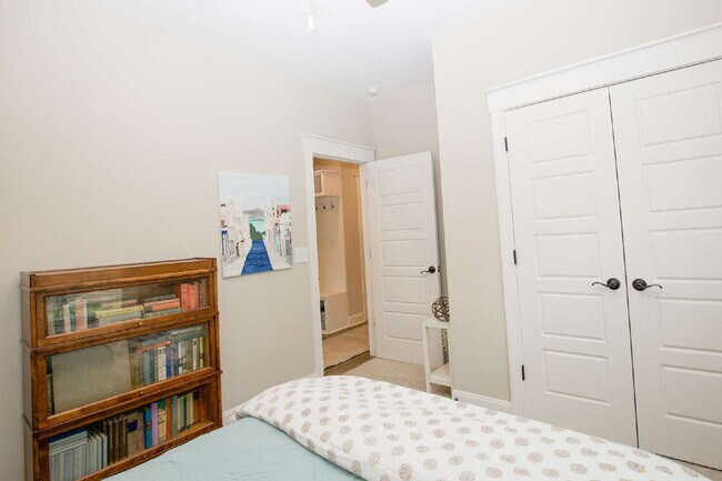Building Photo - "Charming 4-Bedroom Retreat with Fireplace and 3 Full Baths in Aberdeen!"
