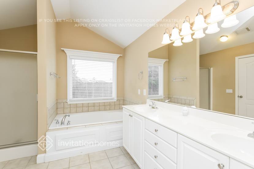 Building Photo - 1564 Fredricksberg Dr