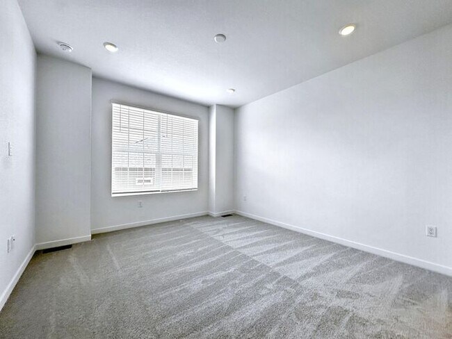 Building Photo - This property is located in a 55+ communit...