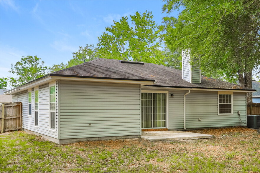 Building Photo - 8063 MacDougall Dr E
