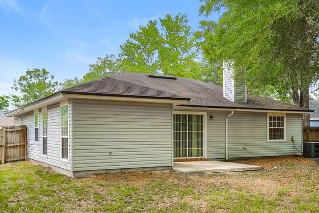 Building Photo - 8063 MacDougall Dr E