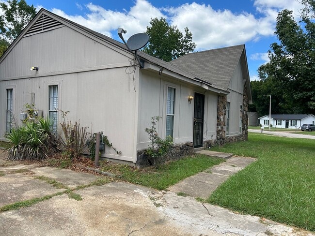 Building Photo - Cute 3BR 2 Bath