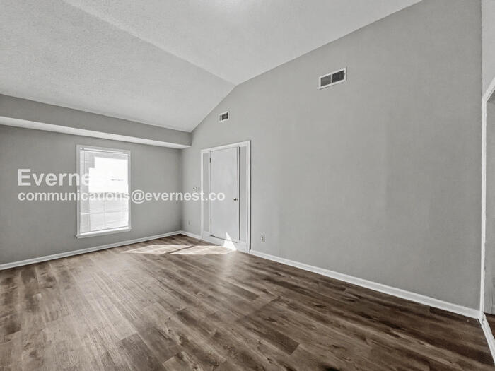 Building Photo - 4330 Almo Ave