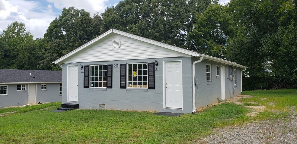 Building Photo - 903 Douglas Dr