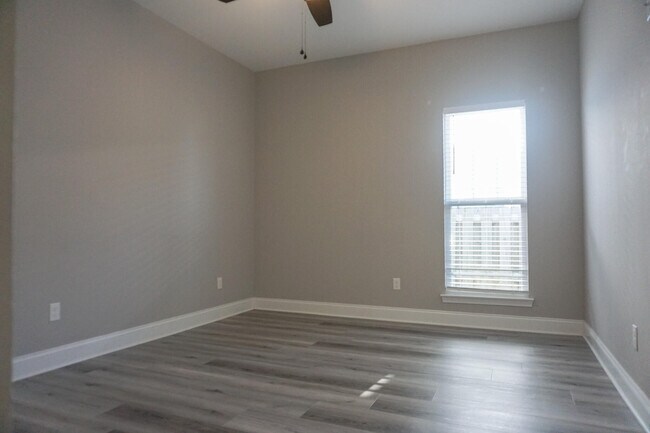 Building Photo - 48 9th Ave