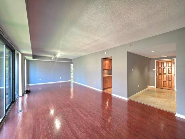 Building Photo - 1530 Key Blvd