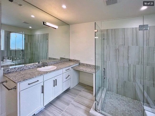 Building Photo - 313 College Ave