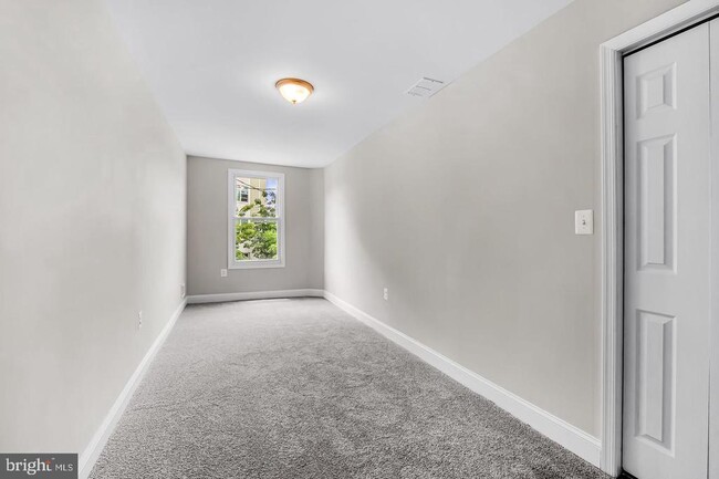 Building Photo - 1605 Clifton Ave