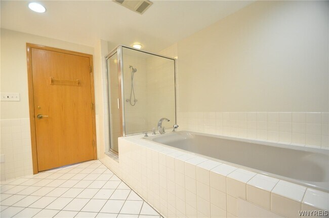Building Photo - 40 Waterfront Cir