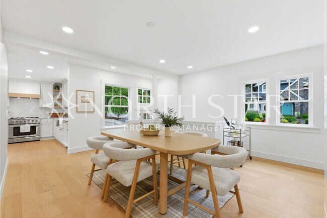 Building Photo - 592 9th St