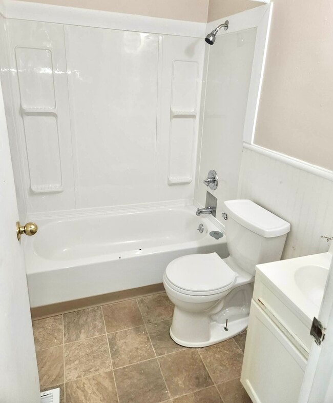Building Photo - 1505 Holly Hill Dr