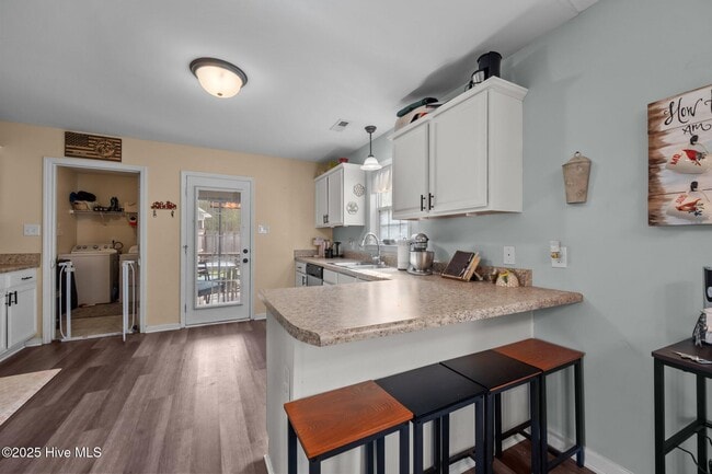 Building Photo - 1006 Hollyfield Ct