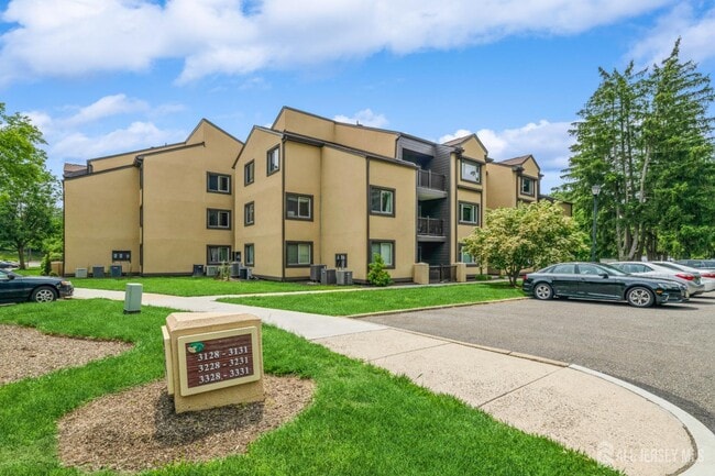 Building Photo - 3328 Sayre Dr