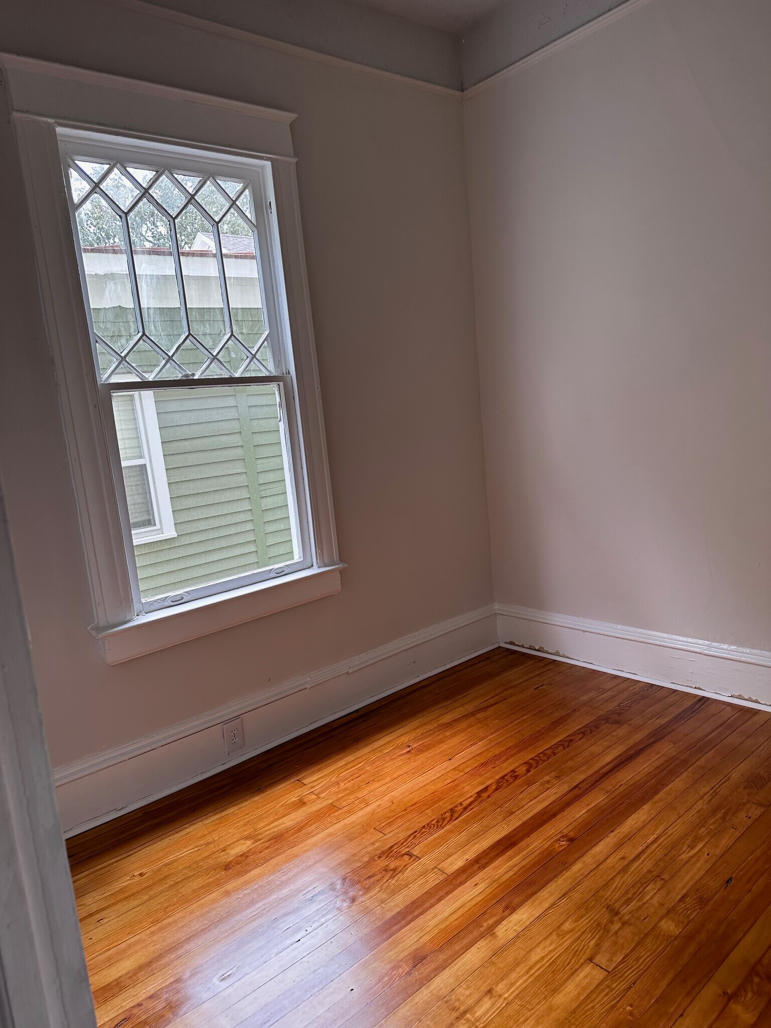 Building Photo - 114 S 5th Ave