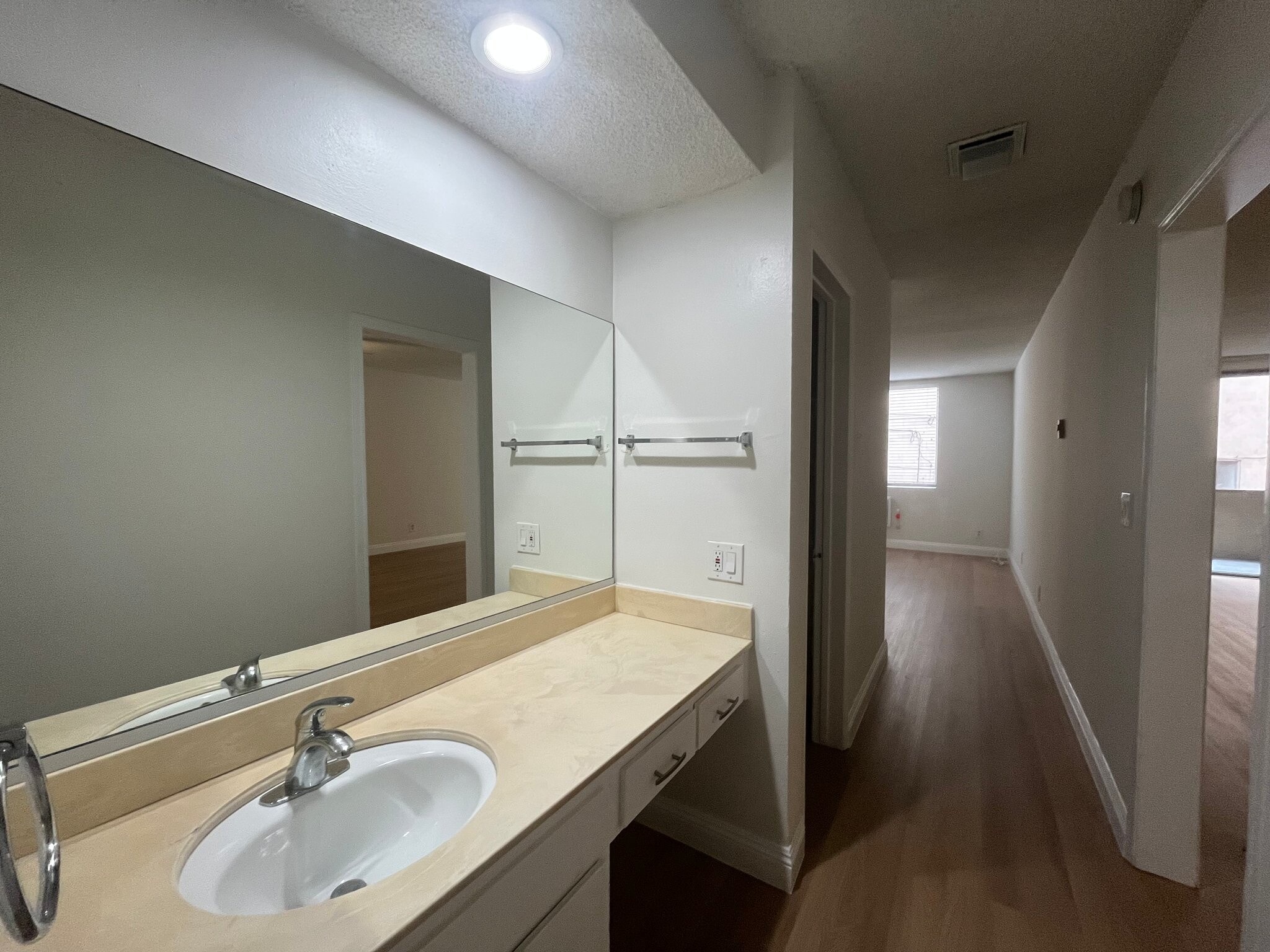 Building Photo - 300 S Gramercy Pl