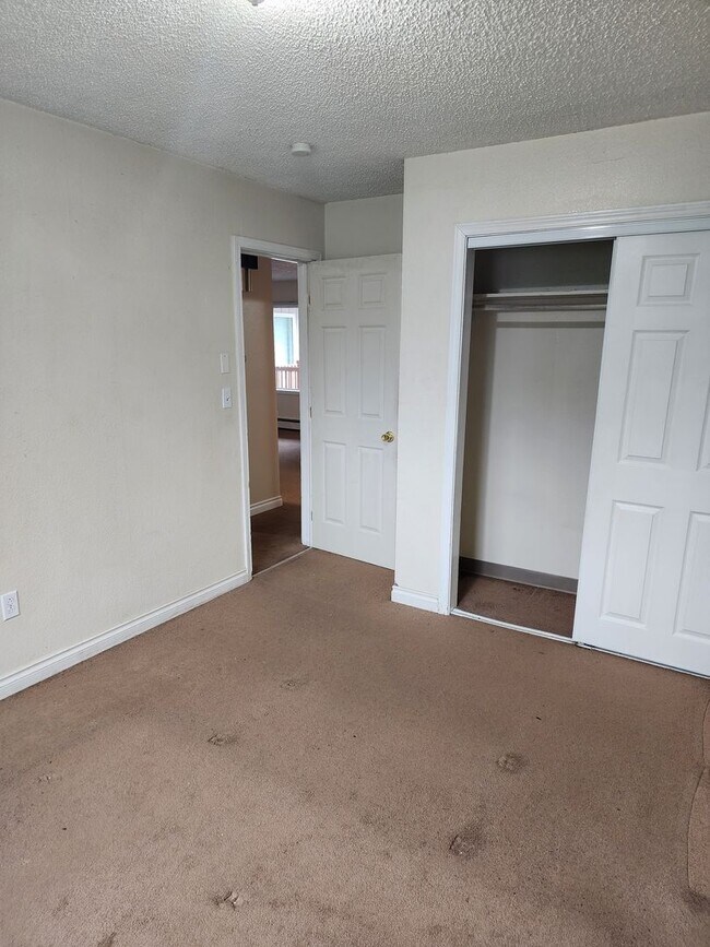 Building Photo - 100 B St