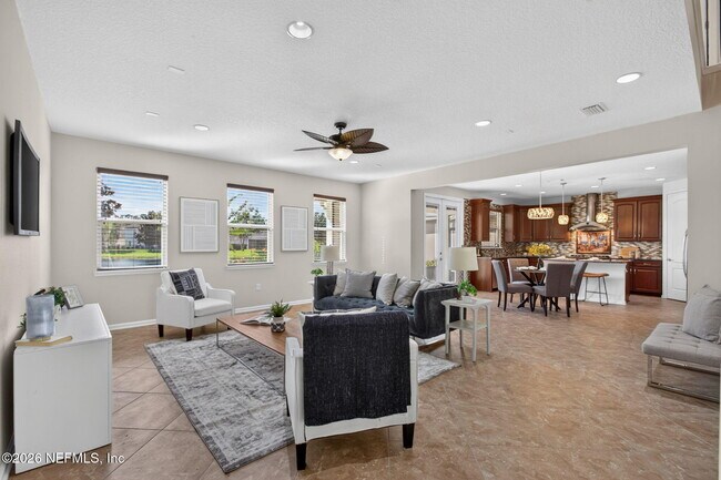 Building Photo - 127 Rockcreek Dr