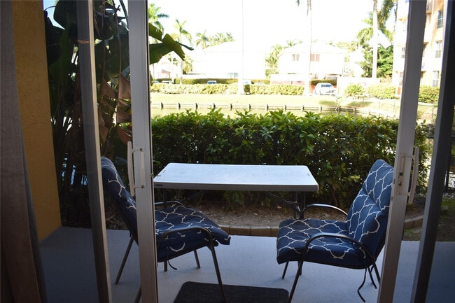 Building Photo - 1350 SE 3rd Ave