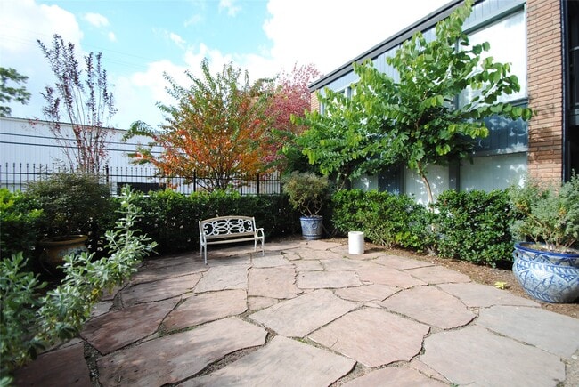 Building Photo - 2515 Yoakum Blvd