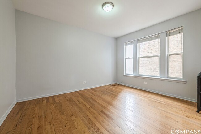 Building Photo - 310 N Kedzie Ave