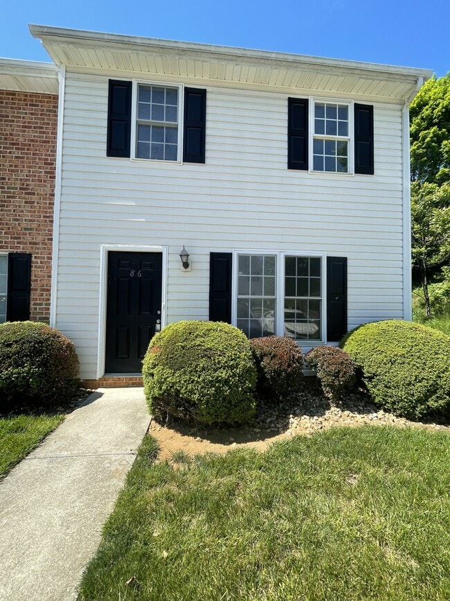 Building Photo - 3600 Old Forest Rd