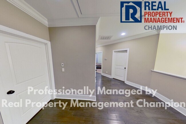 Building Photo - Custom Executive Home with Community Water...