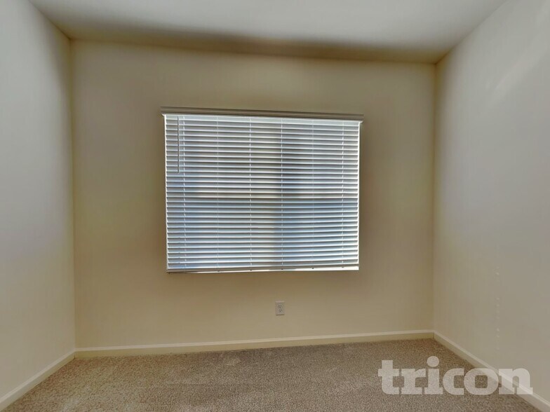 Building Photo - 179 Long Dr