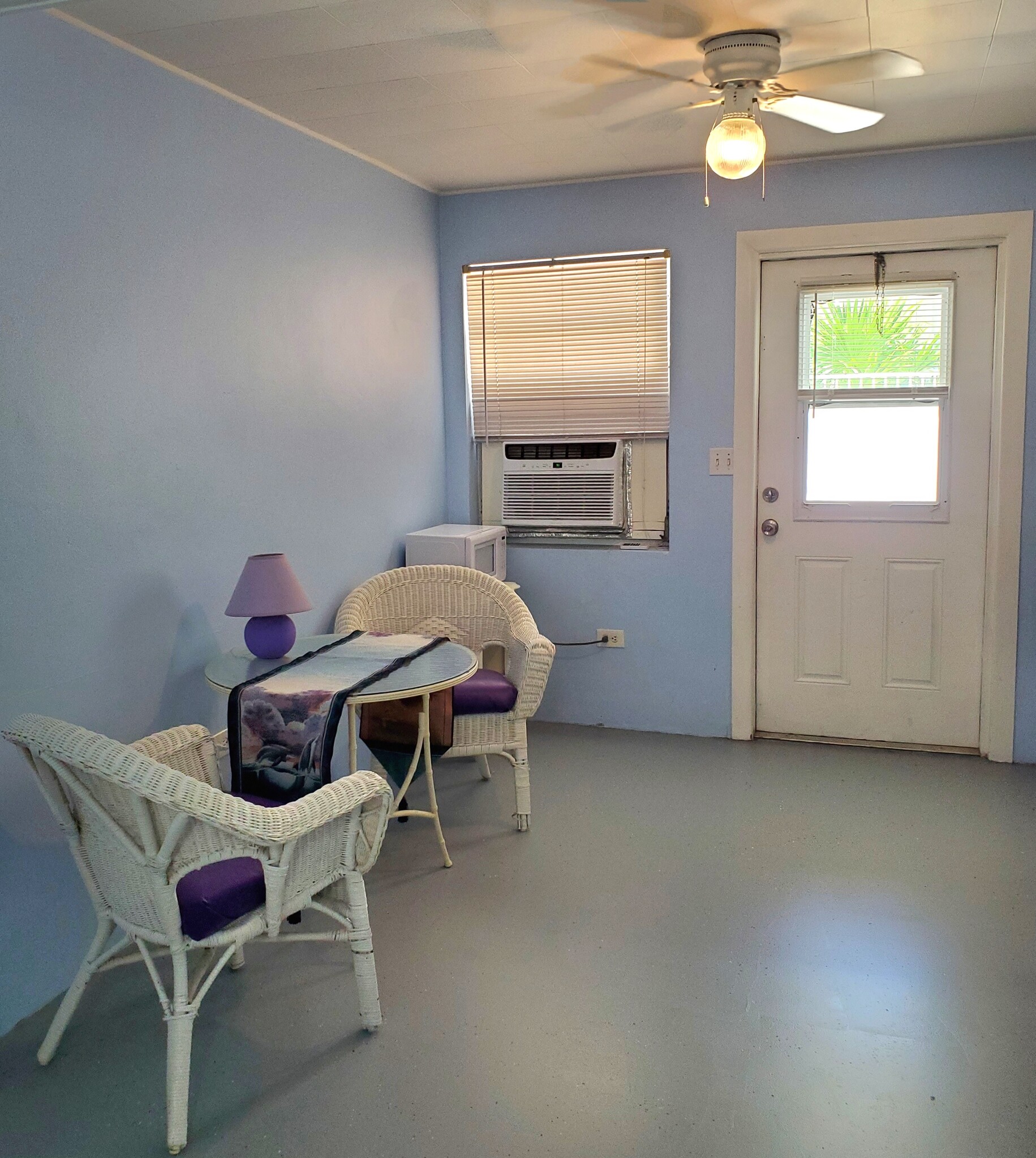 Dining - 703 124th Street Gulf