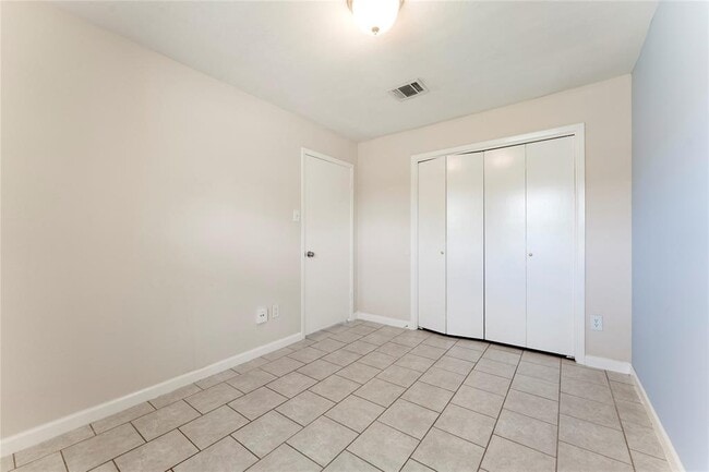 Building Photo - 1322 Dorsetshire Dr