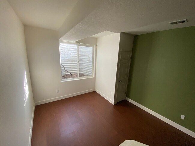 Building Photo - Three bathroom three bedroom home for rent