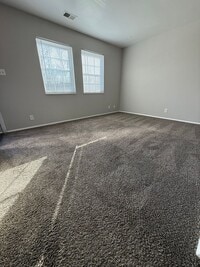 Building Photo - Spacious 2-bedroom Townhome